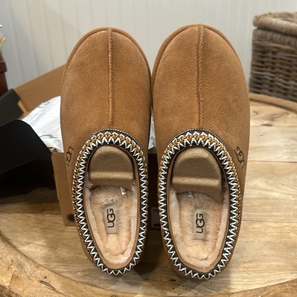 UGG Tasman Slippers. NWT. Size EU 42
In box. Never worn. - Picture 3 of 6